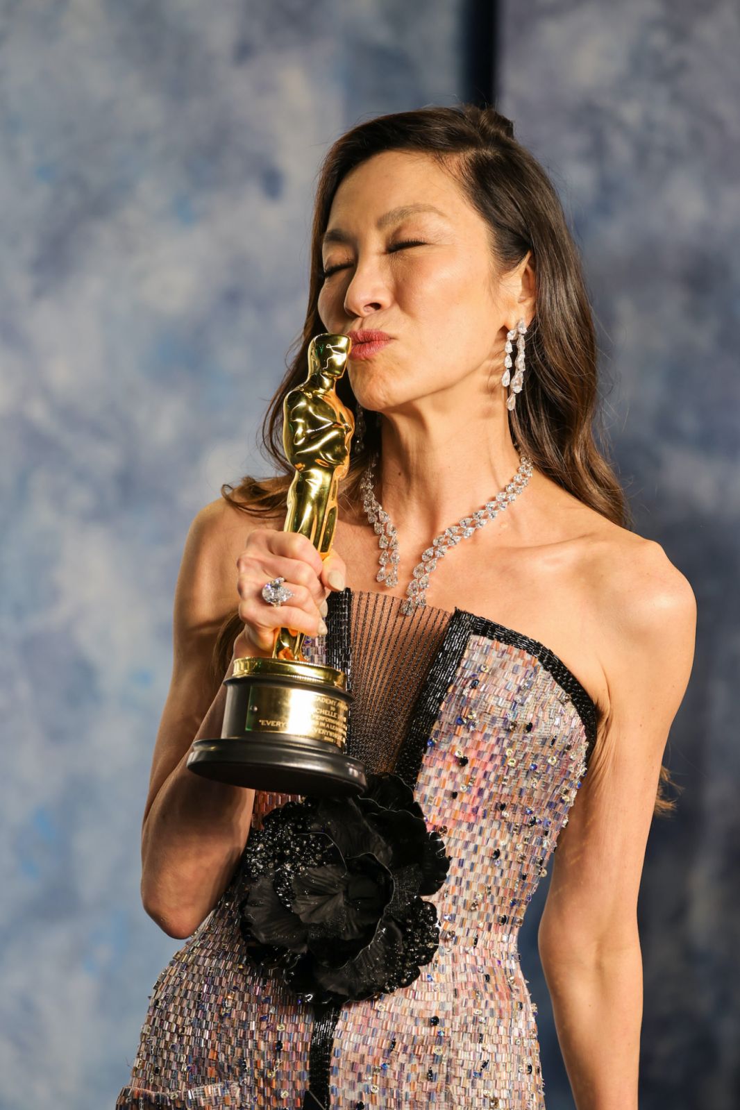 BEVERLY HILLS, CALIFORNIA - MARCH 12: Michelle Yeoh attends the 2023 Vanity Fair Oscar Party Hosted By Radhika Jones at Wallis Annenberg Center for the Performing Arts on March 12, 2023 in Beverly Hills, California. (Photo by Amy Sussman/Getty Images)