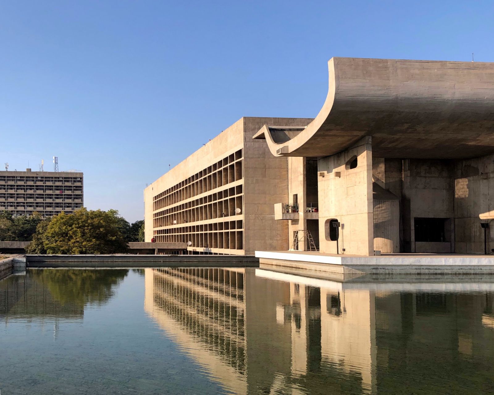 Legislative Assembly, Chandigarh, India by Le Corbusier (Photo: UnpetitproleX/ WikiCommons)