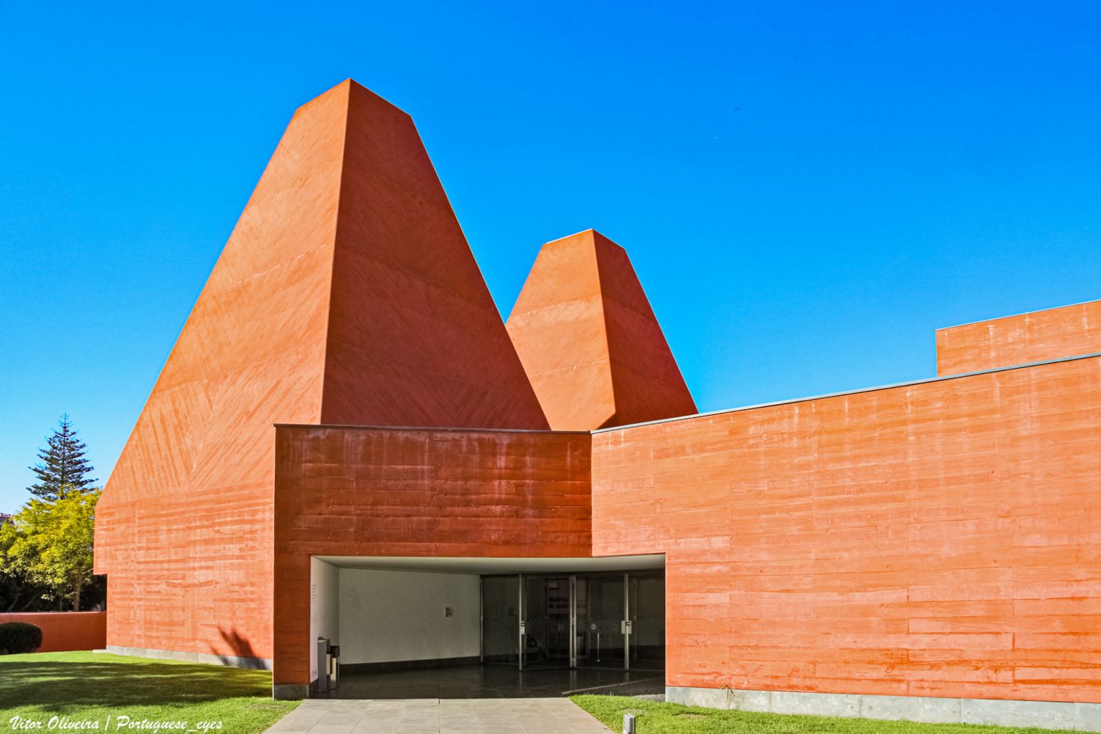 Casa das Histórias Paula Rego, Cascais, Portugal by Souto de Moura (Photo: Vitor Oliveira/ WikiCommons)