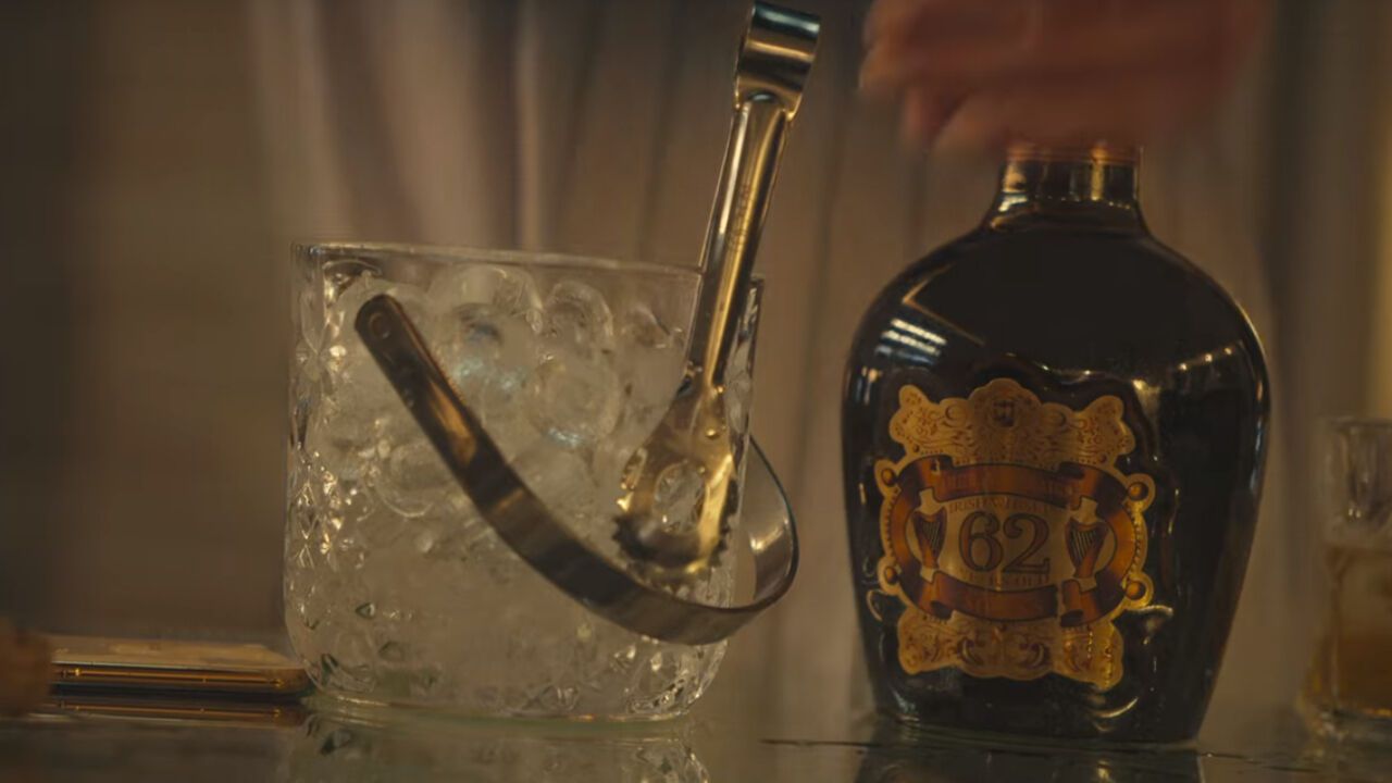 飲酒過量,害人害己。Photo via Netflix