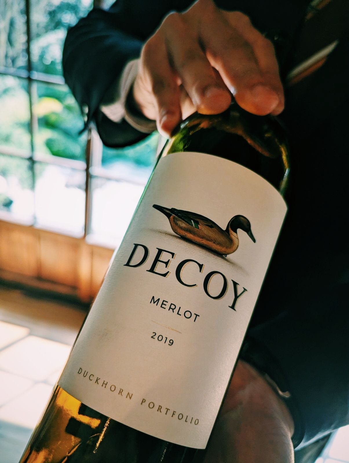 美國Duckhorn二軍酒莊Decoy系列Merlot 2019,有紅櫻桃、李子等紅色水果味覺,dry卻口感新鮮又甜美。Photo:Melody Kao