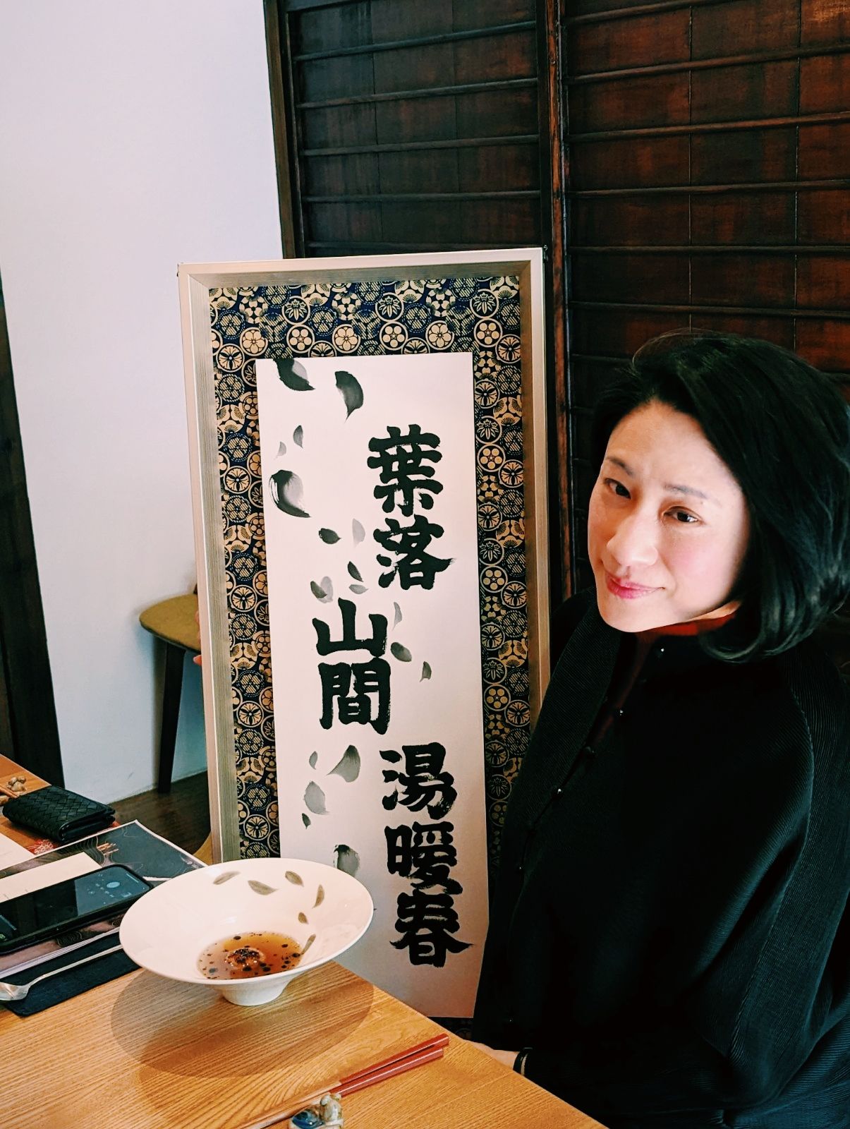 書法家王貞懿喜愛餐酒文化,主理墨兒藝術中心,也開設成人微醺書法課。Photo:Melody Kao