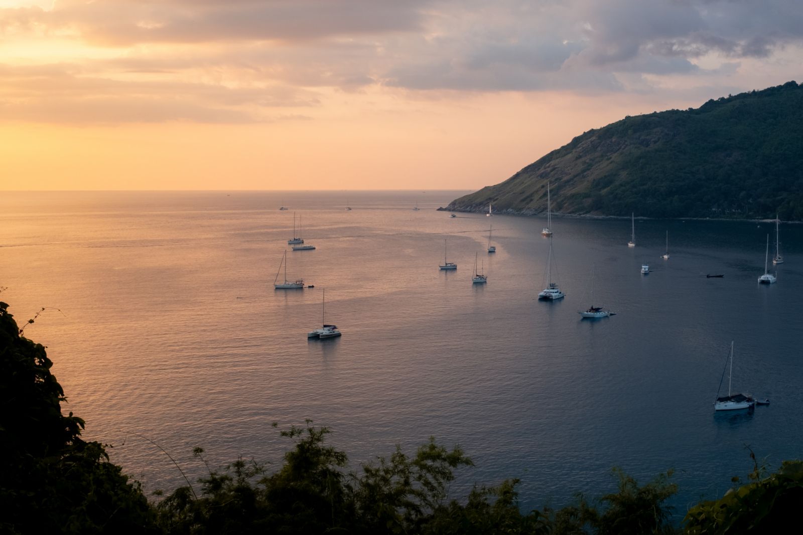 Phuket cove (Photo: Timur Kozmenko/ Unsplash)