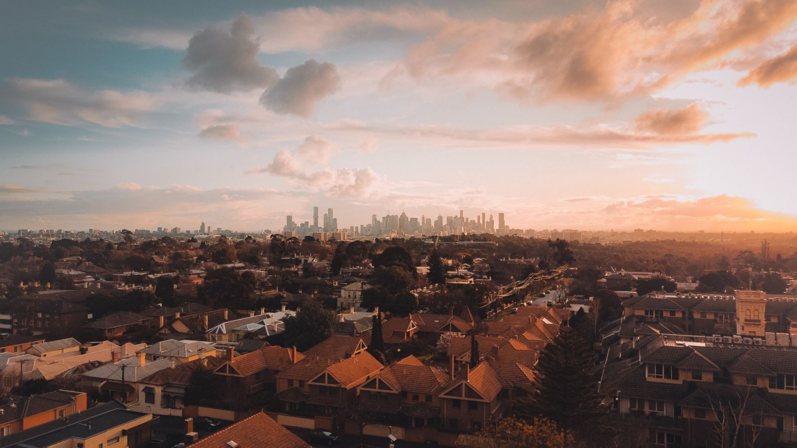Melbourne at dusk (Photo: Pat Whelen/ Unsplash)