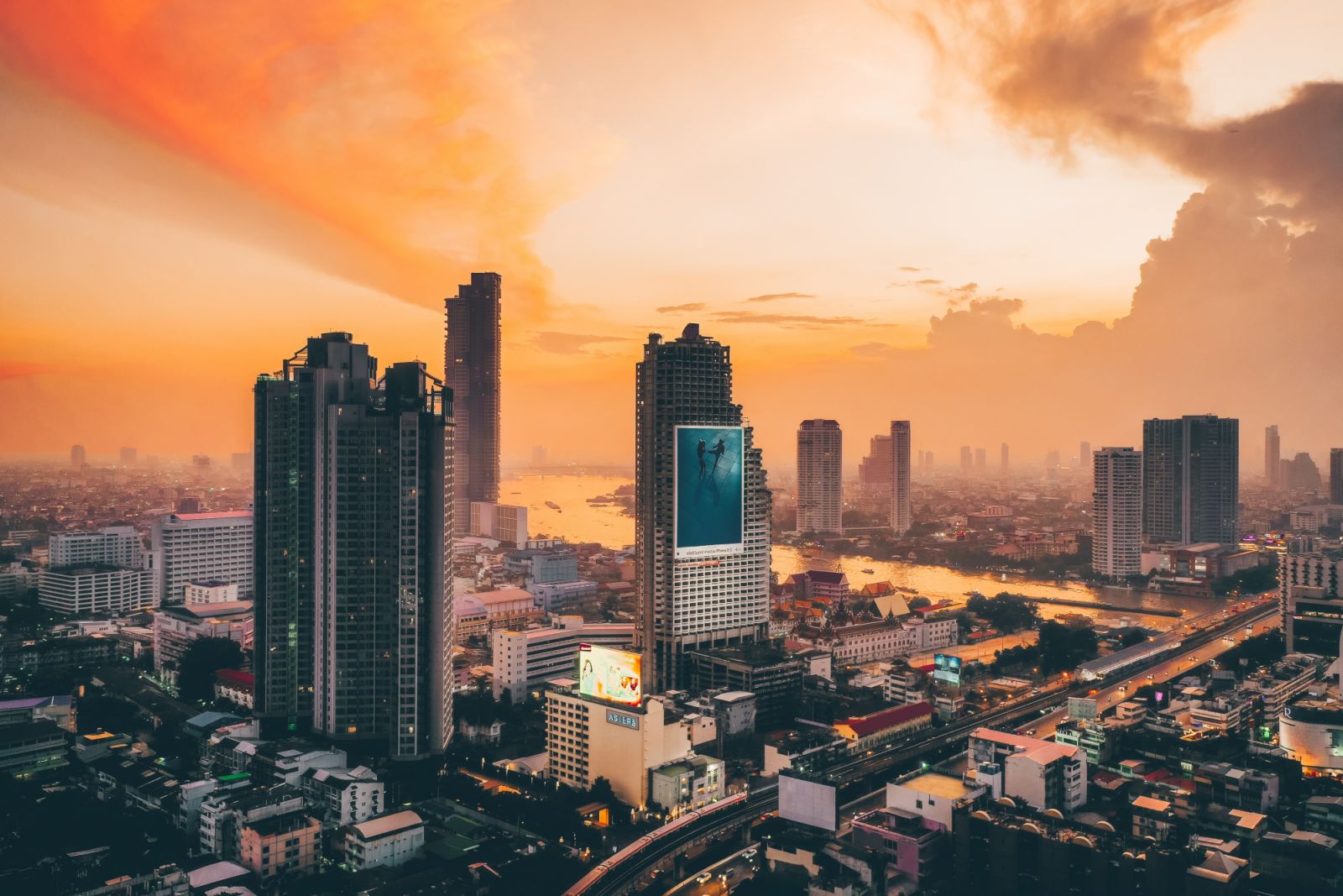Bangkok skyline (Photo: Road Trip with Raj/ Unsplash)