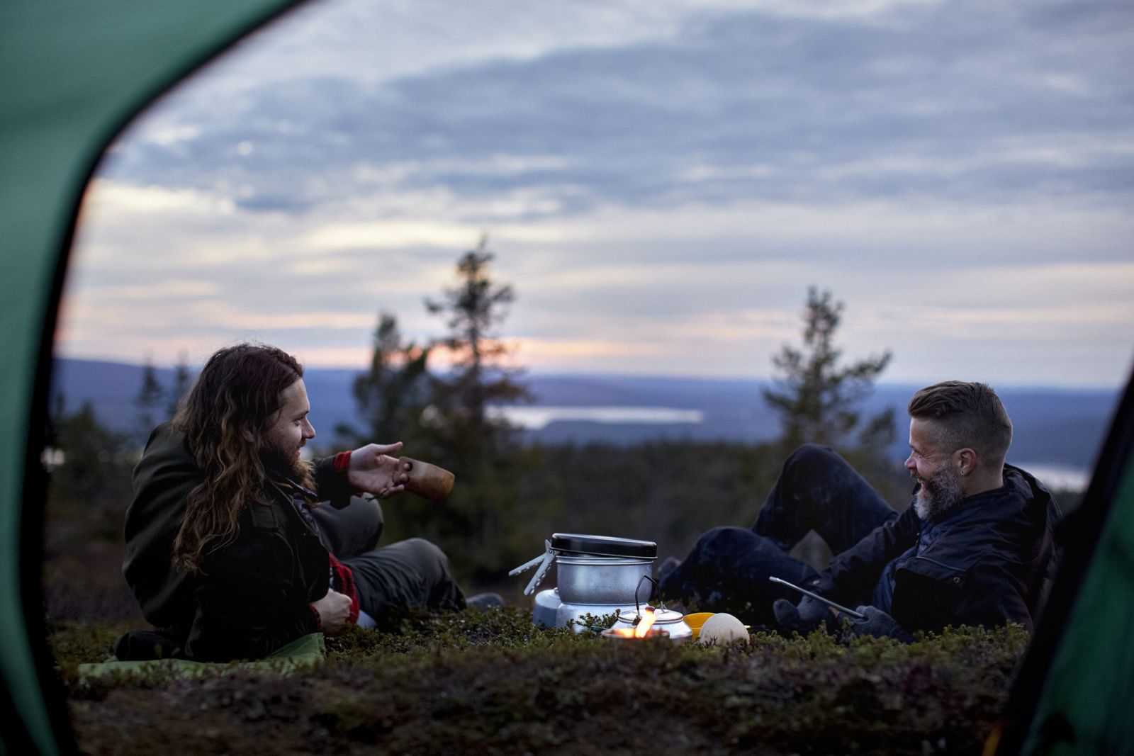 Hikers in Keimiotunturi, Lapland, Finland (Photo: Getty Images)