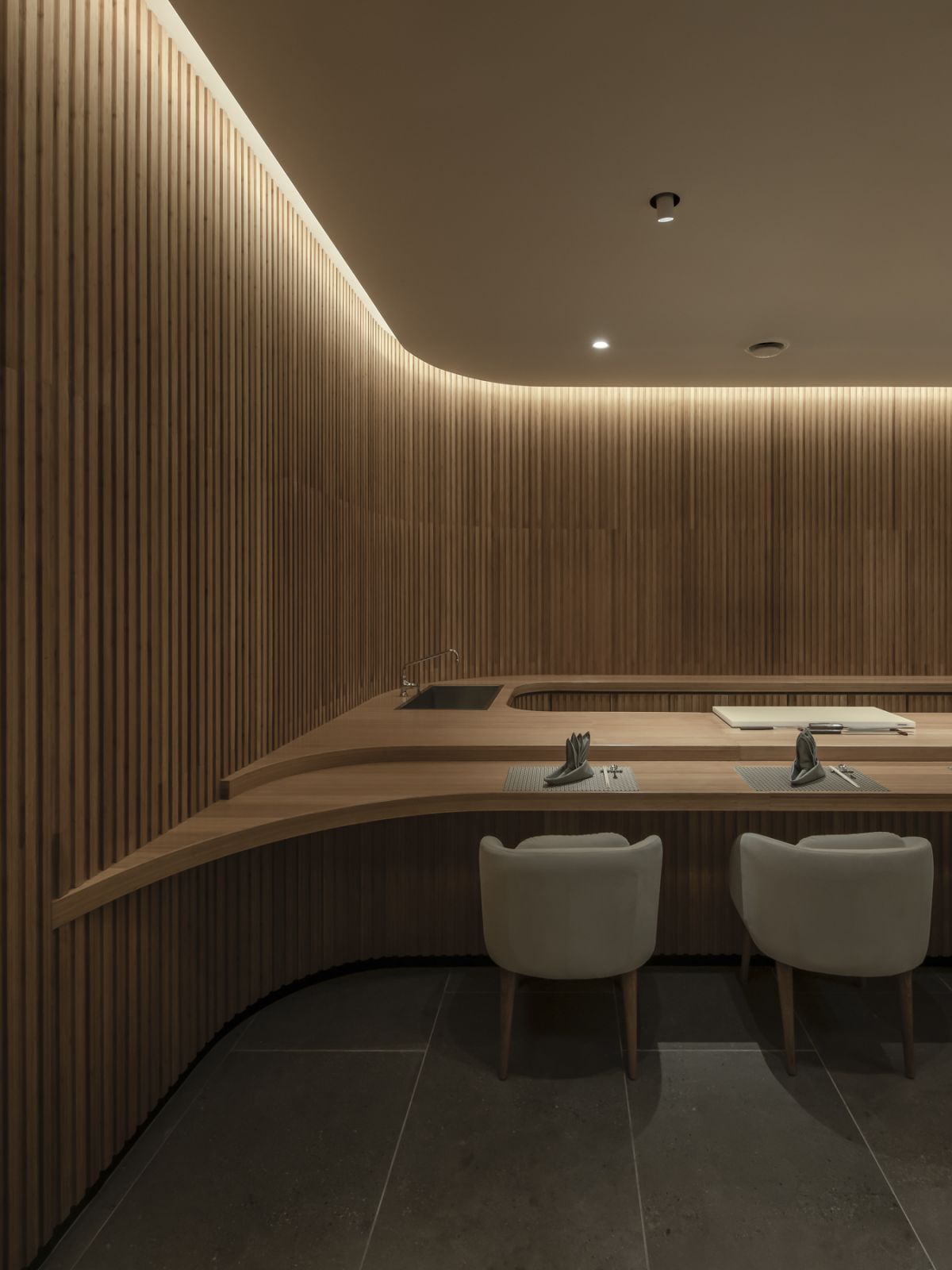 Curves soften the space at Xenri (Photo: David Yeow)