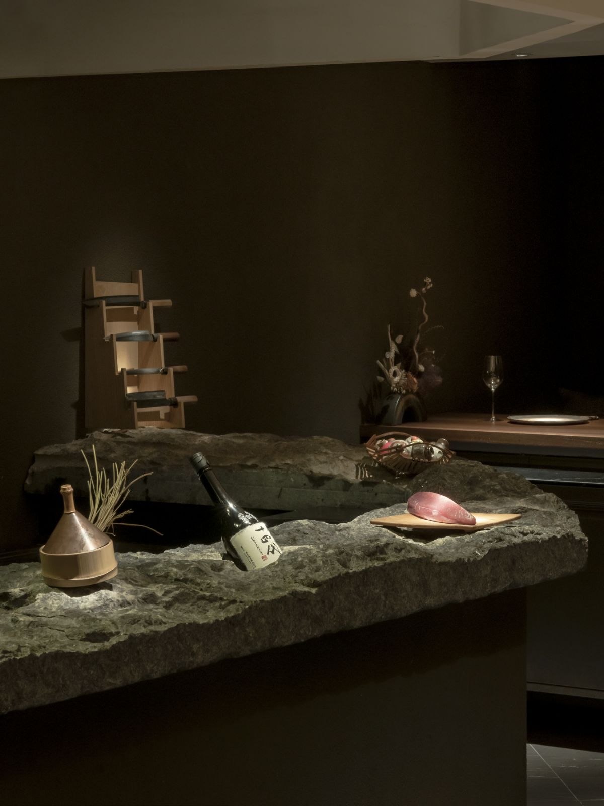 Natural materials at Sushi Hibiki (Photo: David Yeow)