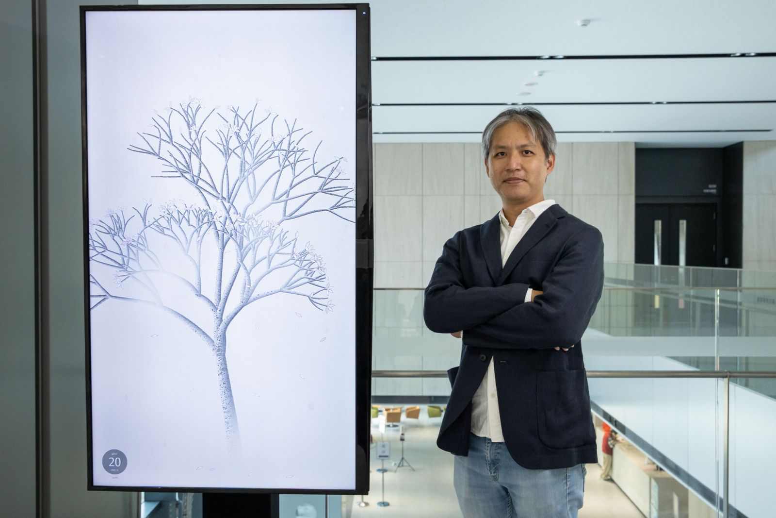 藝數網曾功達與展出作品合影（Photo：Gita.Art）