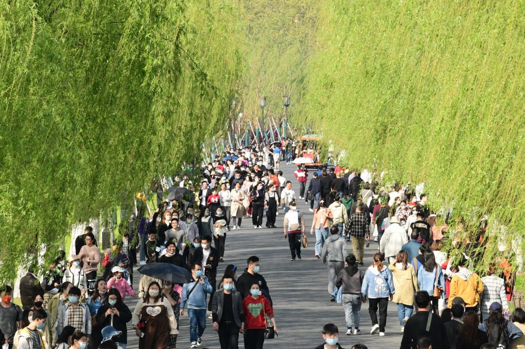 HANGZHOU, CHINA - APRIL 03: Tourists visit the West Lake during Qingming Festival Holiday on April 3, 2022 in Hangzhou, Zhejiang Province of China. (Photo by Li Xiaowei/VCG via Getty Images)