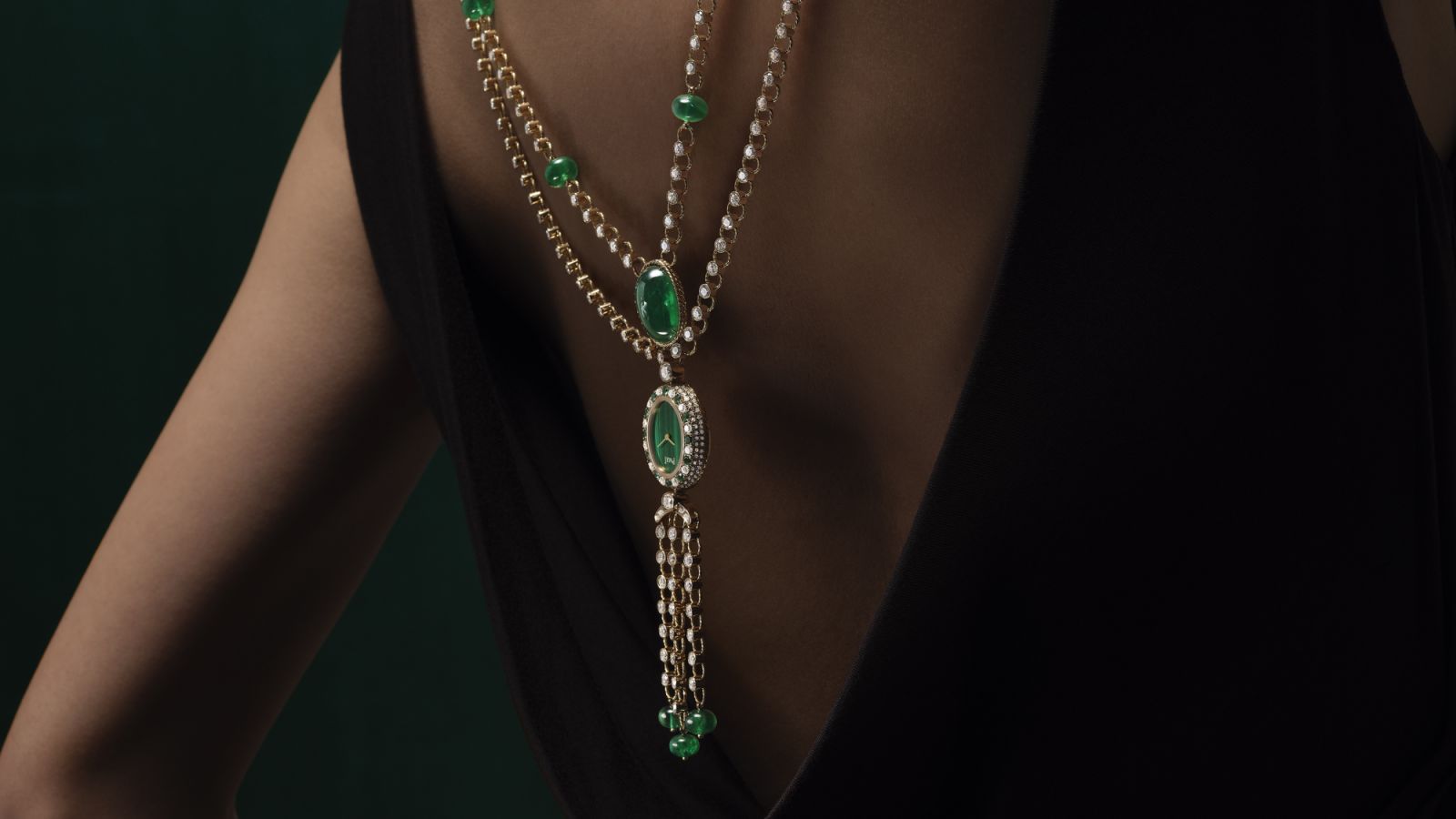 2023 Watches & Wonders新款:PIAGET Swinging Sautoir 18K玫瑰金孔雀石面盤祖母綠項鍊錶,全球限量一件。Photo:Piaget