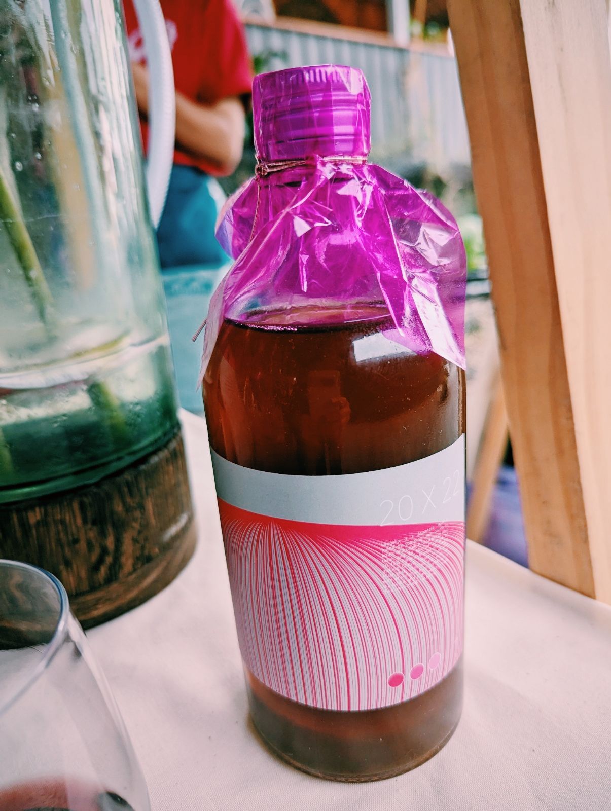 胭脂x AKAME 聯名梅酒《灰燼玫瑰》,是一款天然發酵的玫瑰梅酒。Photo:Melody Kao