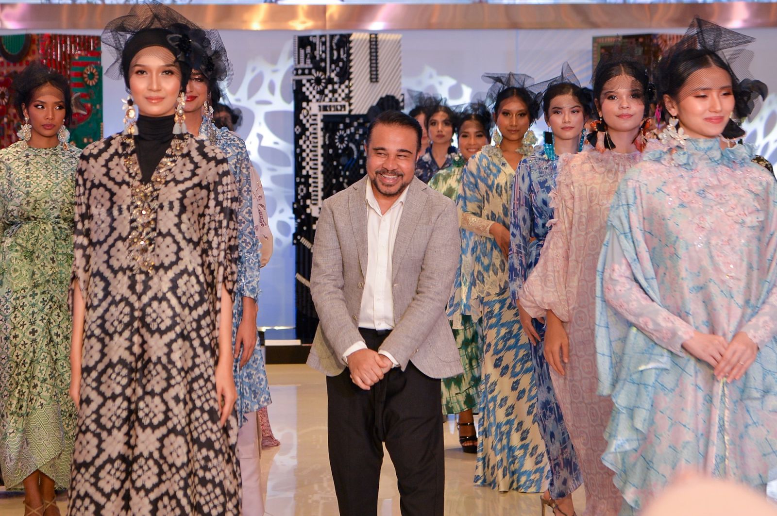 Datuk Radzuan Radziwill showcases his Raya 2023 collection at Bazar Siberturahim Fashion Fest 2023