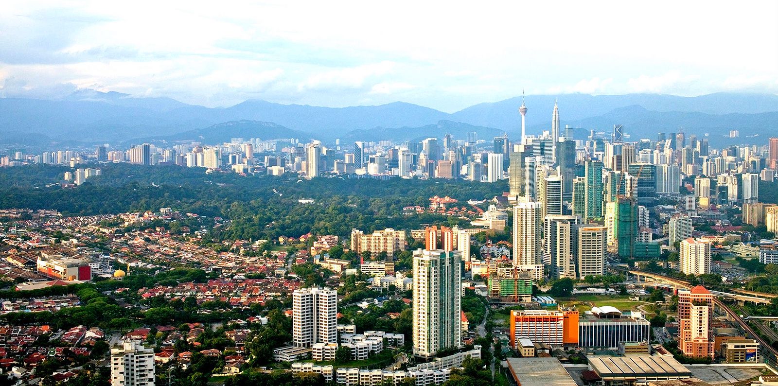 Bangsar (Photo: WikiCommons/ Azharsofii)