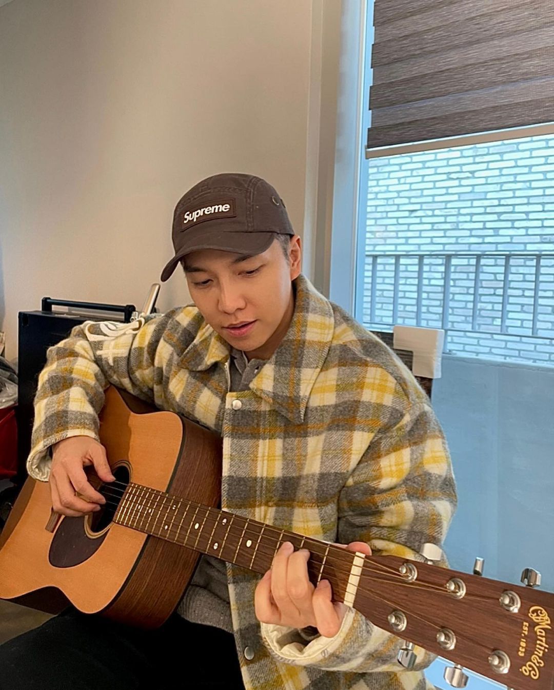(Photo: Instagram /@leeseunggi.official)