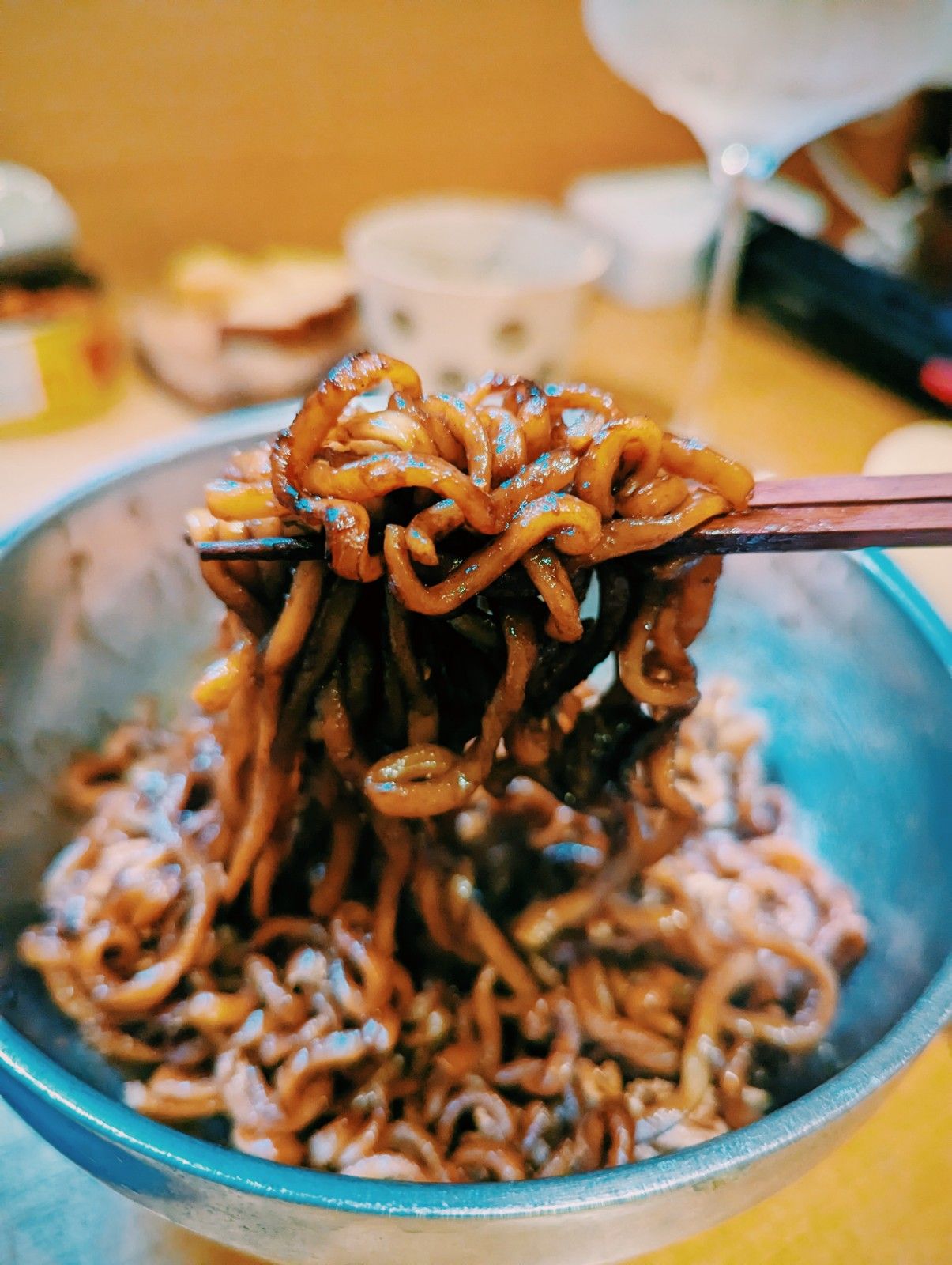 有好好收汁的炸醬麵,每一條麵條都裹好裹滿醬汁。Photo:Melody Kao