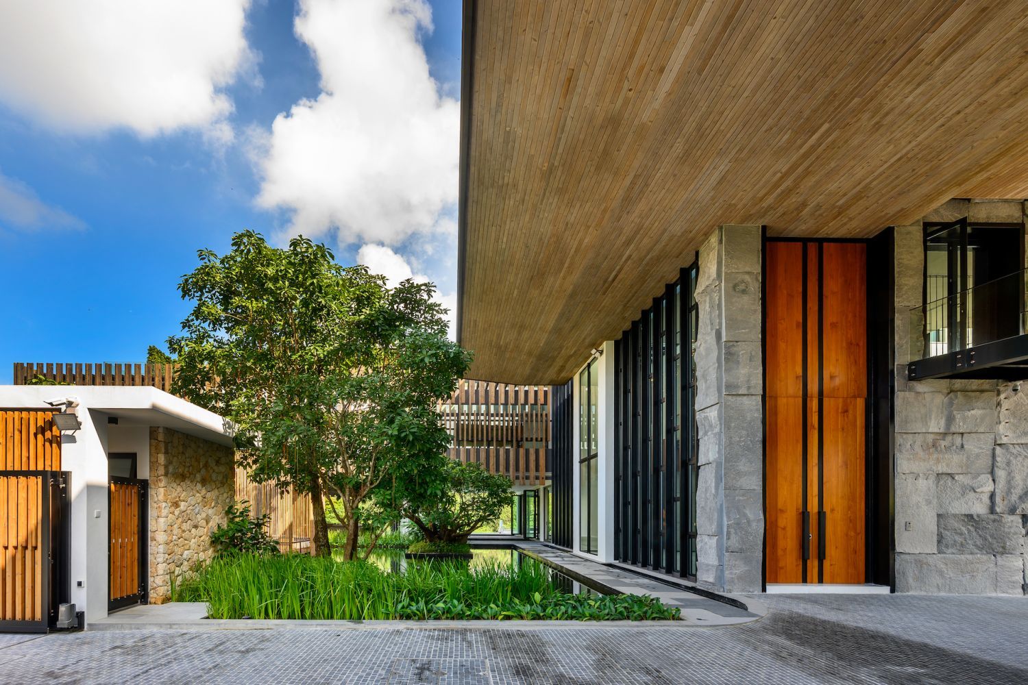 Generous overhangs help with heat gain (Photo: Creative Clicks)