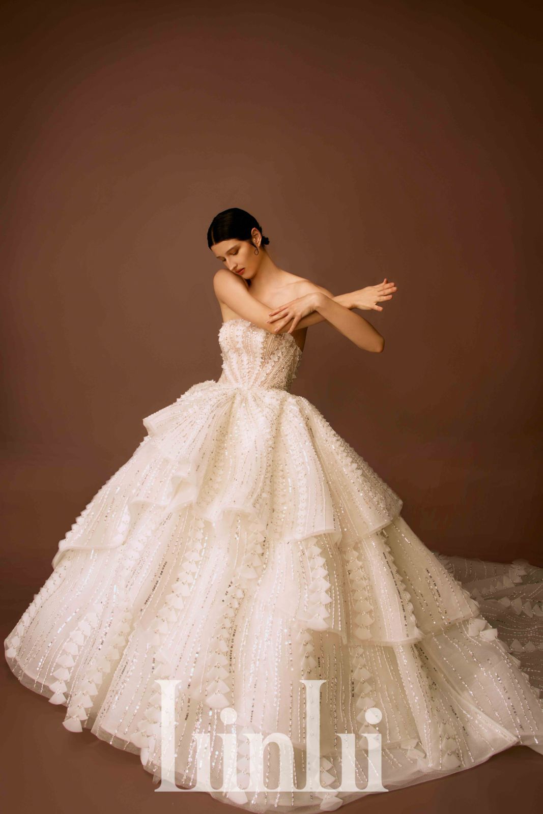 手工三角型裸縫立體白紗(Photo:LinLi Boutique)