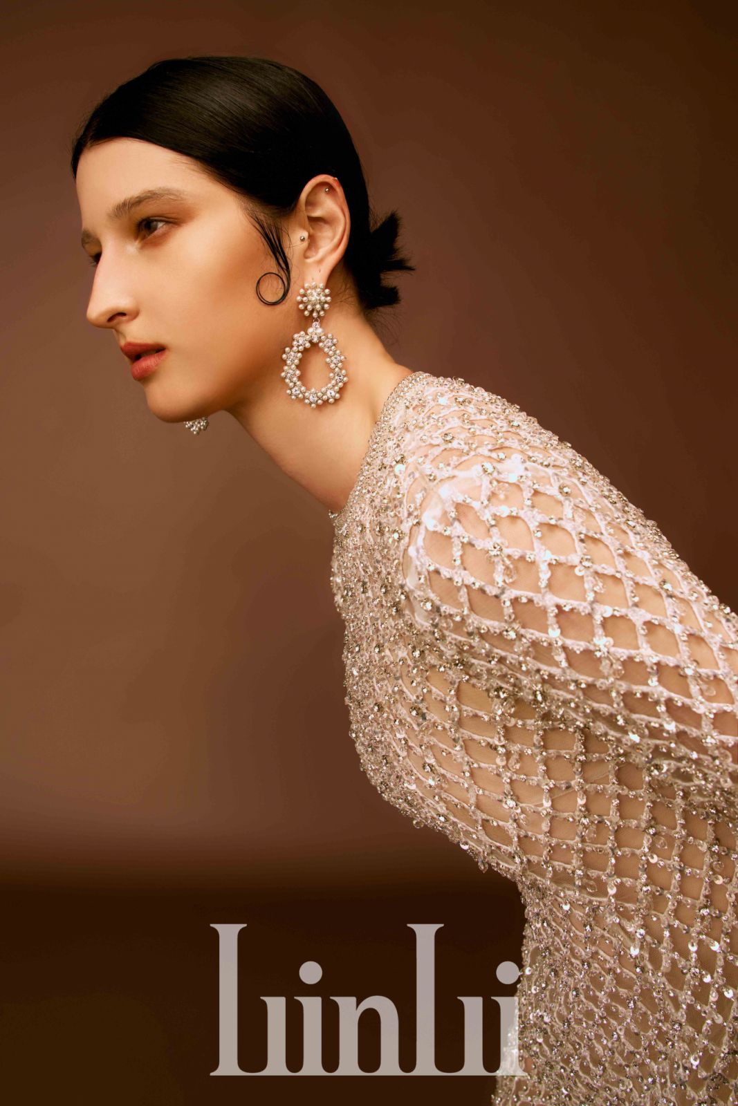 大網格星鑽直身長袖白(Photo:LinLi Boutique)