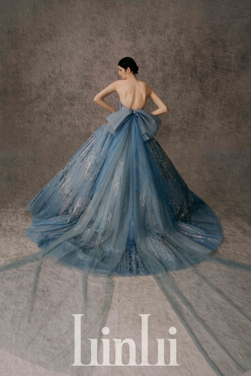 藍煙火晚禮服(Photo:LinLi Boutique)