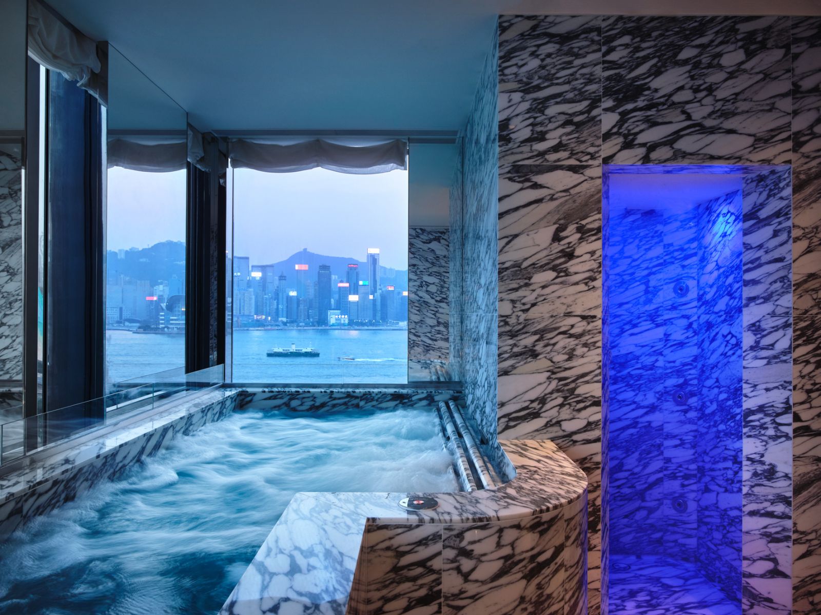 Asaya hydrotherapy pool (Photo: courtesy of Rosewood Hong Kong)