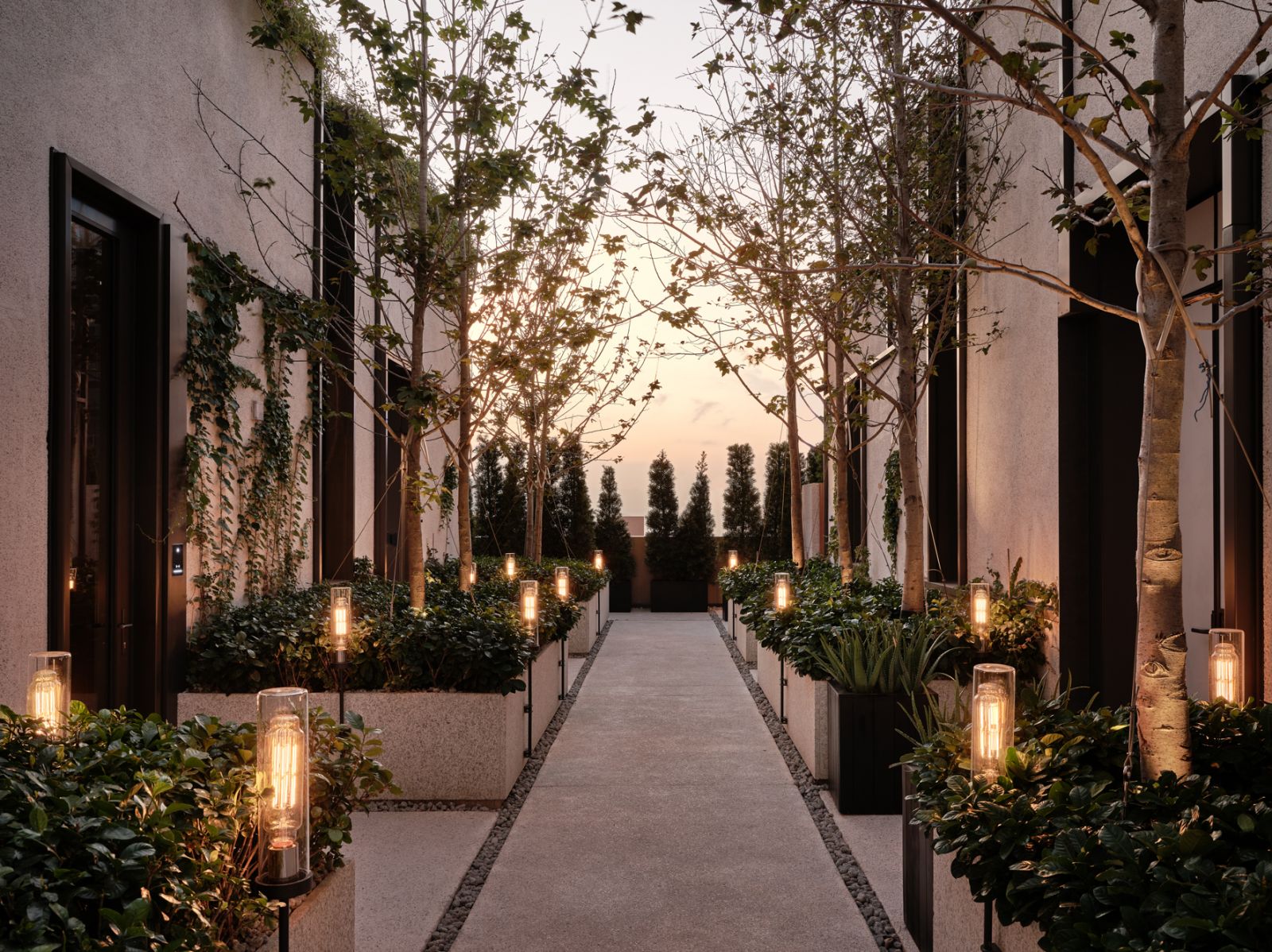 Asaya courtyard (Photo: courtesy of Rosewood Hong Kong)