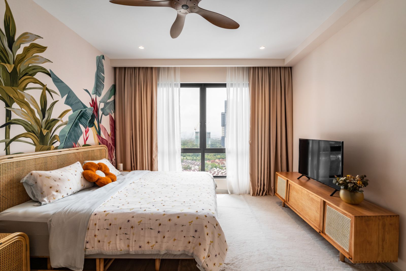 The bedroom overlooks greenery