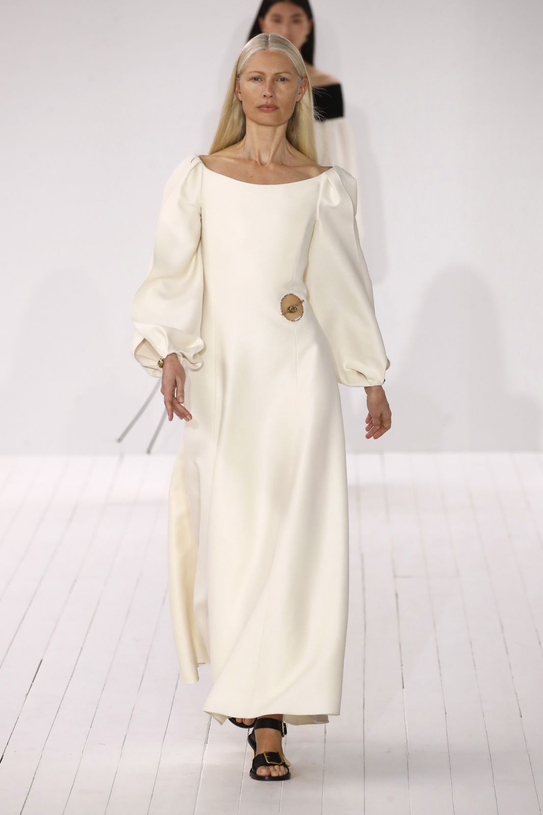 (EDITORIAL USE ONLY - For Non-Editorial use please seek approval from Fashion House) A model walks the runway during the ChloÃ© Womenswear Fall Winter 2023-2024 show as part of Paris Fashion Week on March 2, 2023 in Paris, France. (Photo by Estrop/Getty Images)
