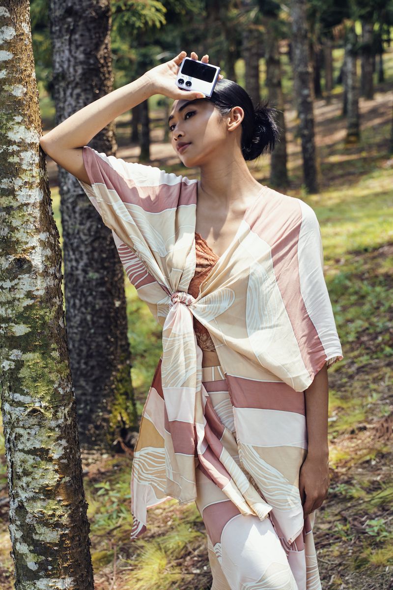 Dressing up for Raya with Oppo Find N2 Flip