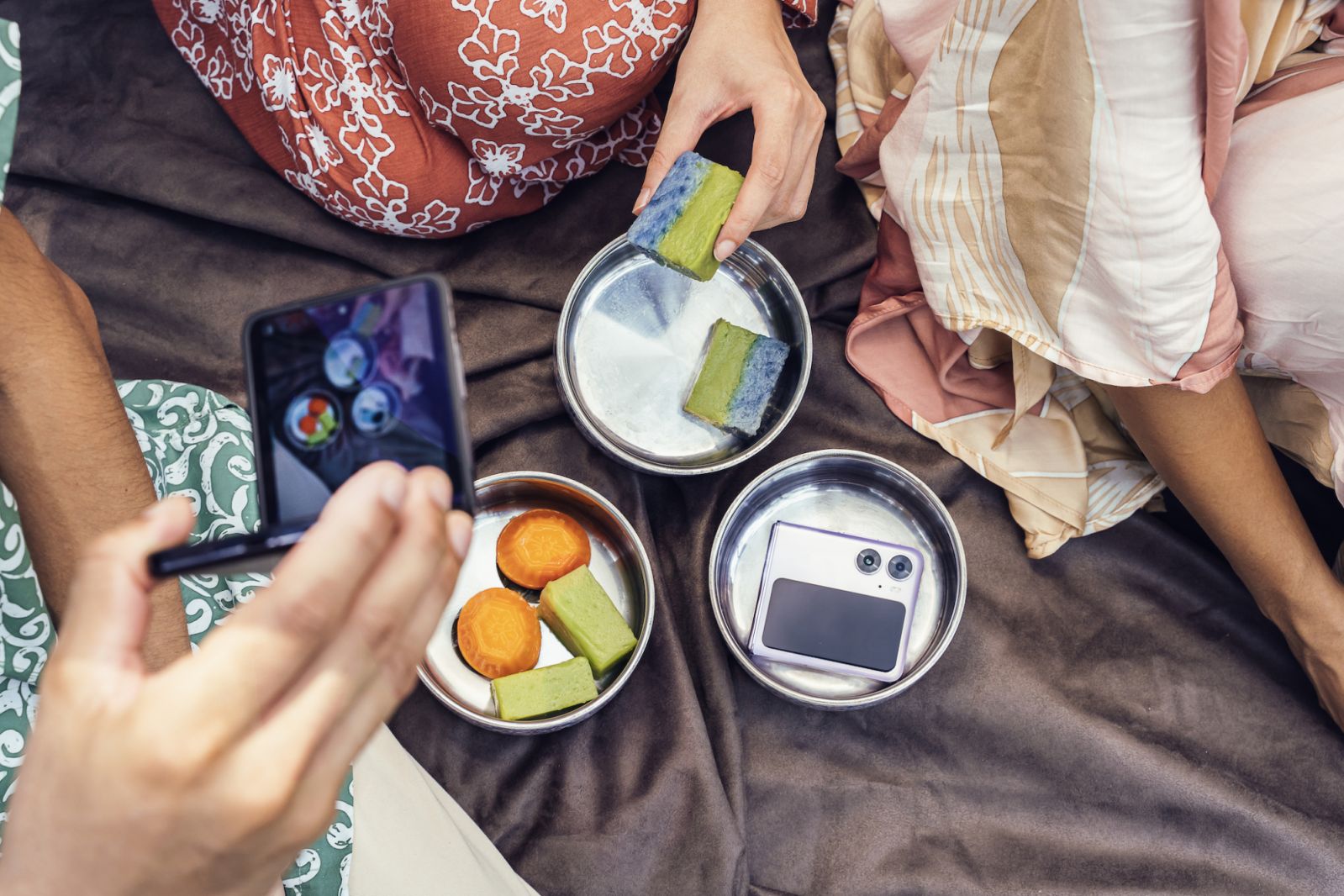 Dressing up for Raya with Oppo Find N2 Flip