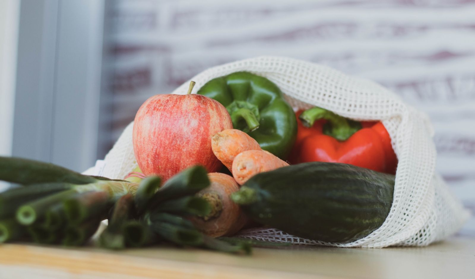 Using reusable produce bags is an easy step to take to reduce waste (Photo: Unsplash/Benjamin Brunner)
