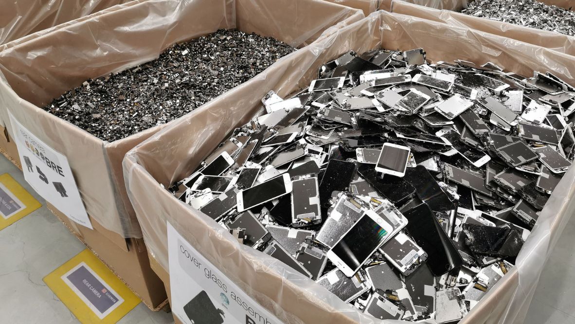 The various components of an iPhone can be recovered for recycling (Photo: ETX Studio)
