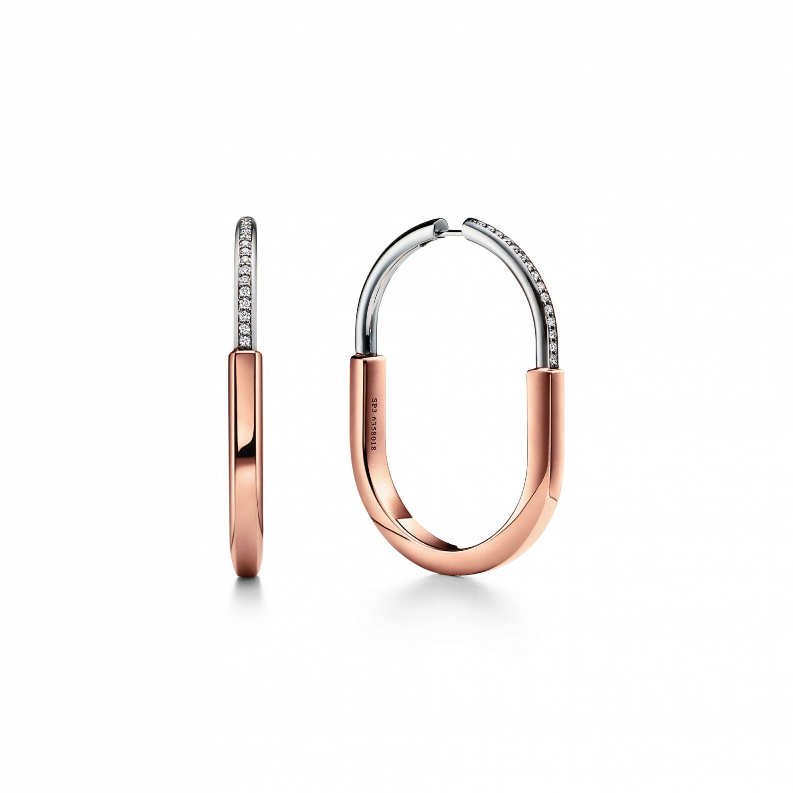 TIFFANY _ CO. Lock 18K白金與玫瑰金鑲鑽耳環(Photo:SOGO百貨)