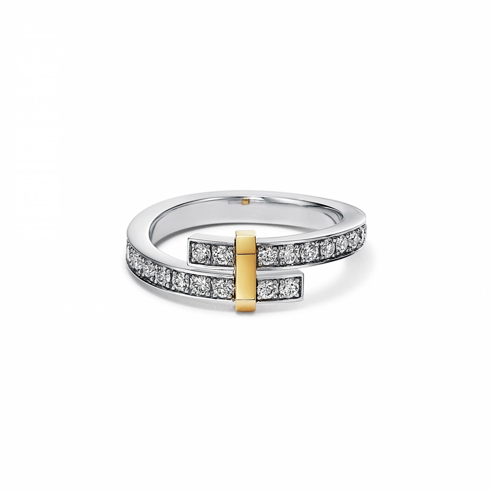 TIFFANY _ CO. Edge 18K金窄版鑽石戒指(Photo:SOGO百貨)