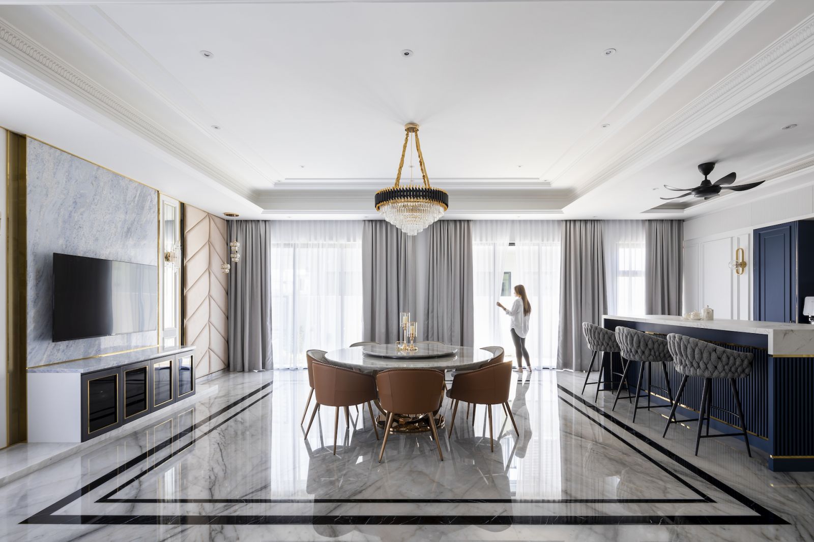 The dining area marrying classical and modern, Tropical Aman bungalow