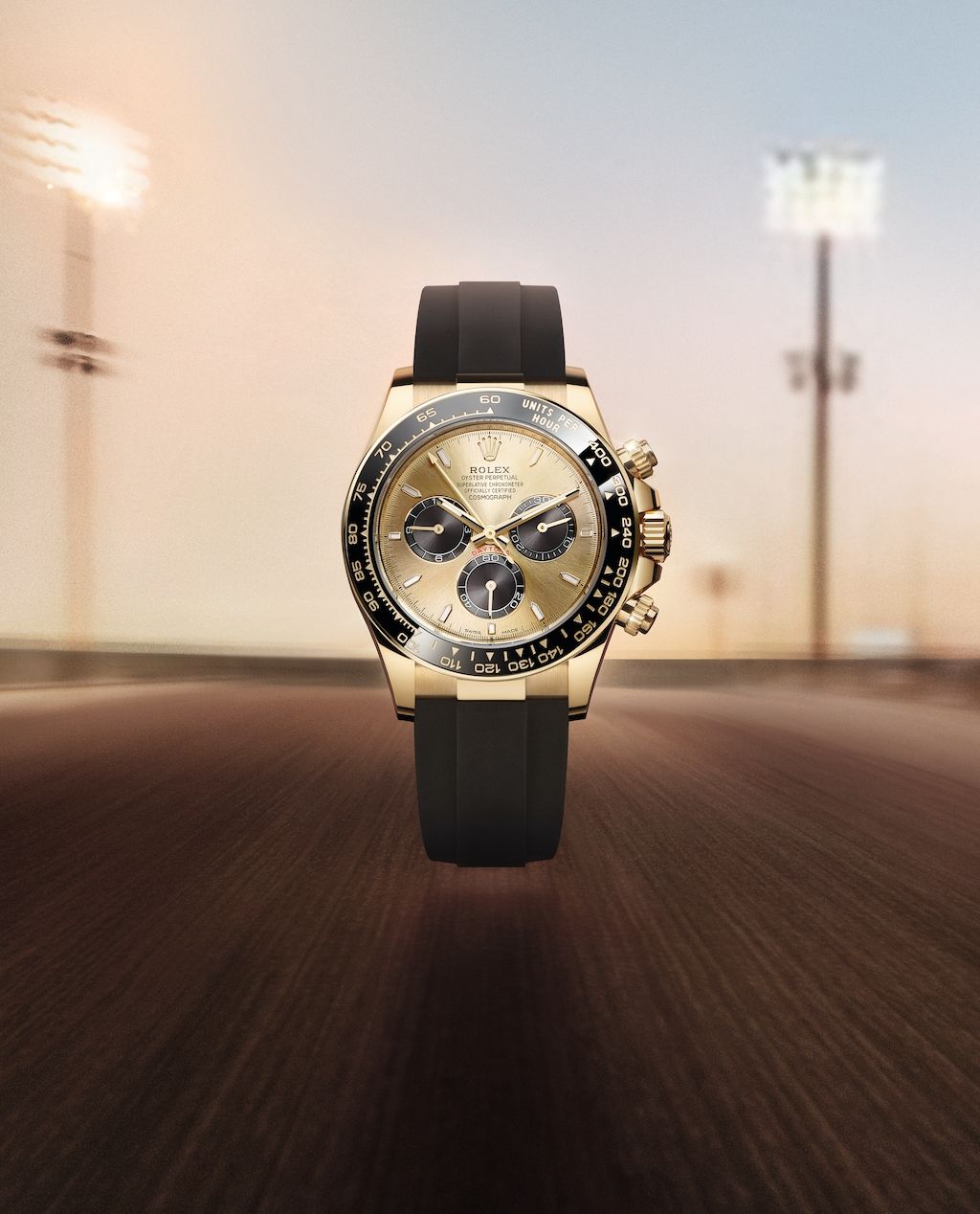 勞力士新款Daytona腕錶,18K黃金款搭配金色錶面與亮黑色計時盤。Photo:Rolex