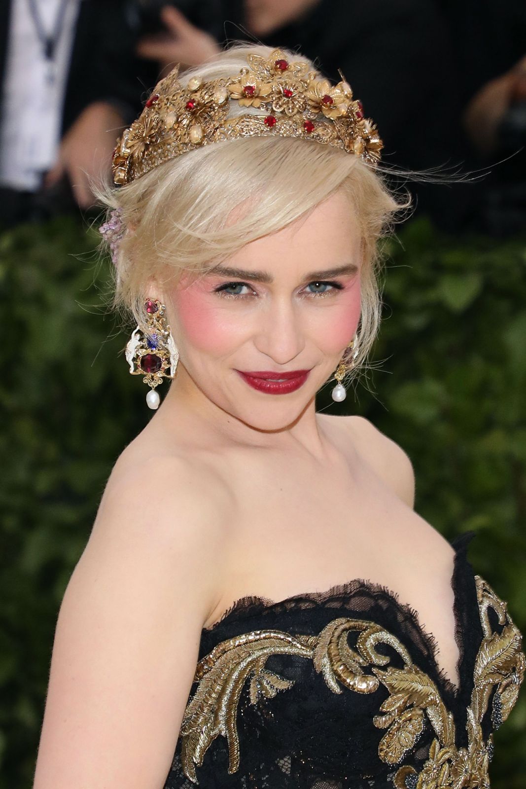 NEW YORK, NY - MAY 07: Emilia Clarke attends "Heavenly Bodies: Fashion & the Catholic Imagination", the 2018 Costume Institute Benefit at Metropolitan Museum of Art on May 7, 2018 in New York City. (Photo by Taylor Hill/Getty Images)