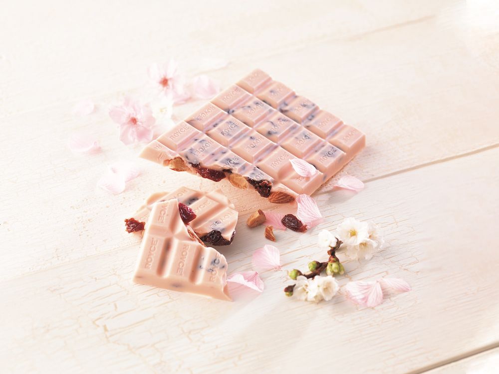Royce’s Bar Chocolate Sakuraberry is one of the chocolates featured in the Mother’s Day collection (Photo: Royce Malaysia)