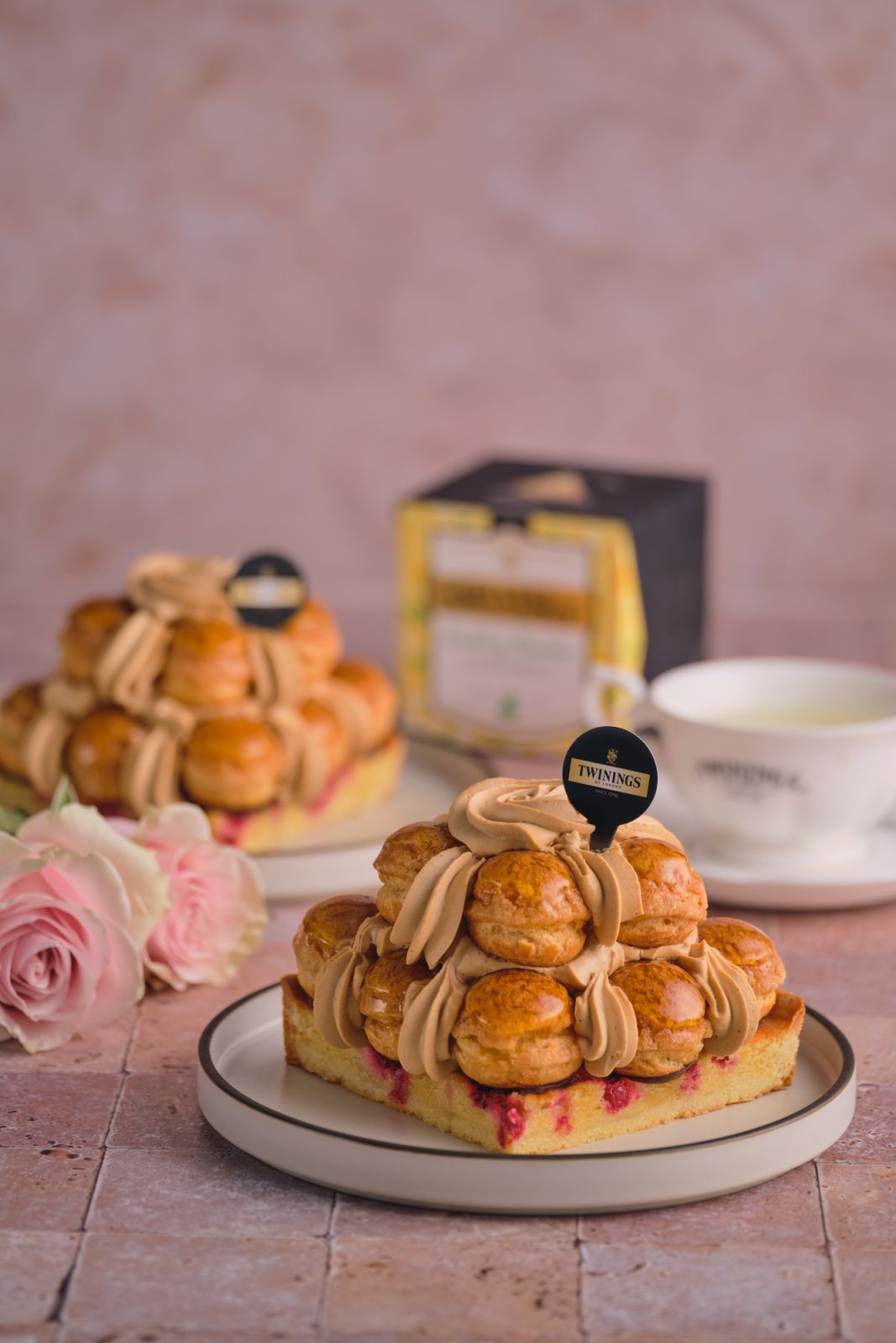 深夜裡的法國手工甜點-唐寧 莓果花園泡芙塔(Photo:Twinings唐寧茶)