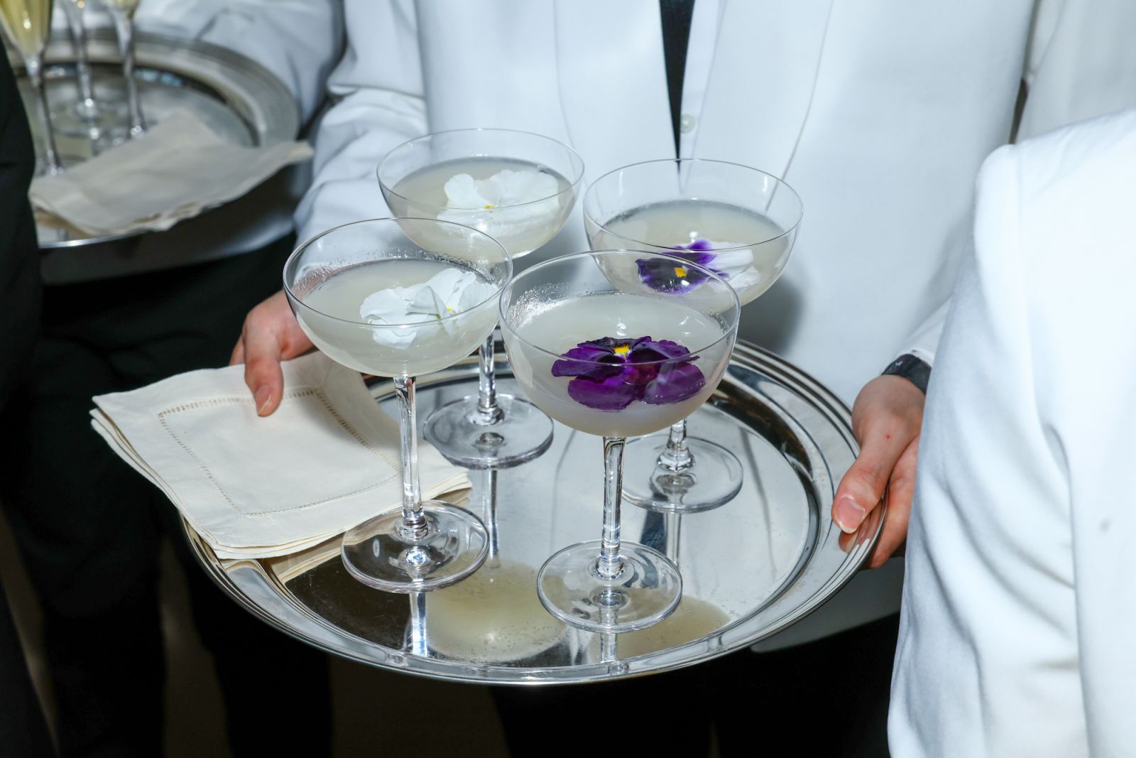 Minimal and elegant cocktails at The 2023 Met Gala. (Photo by Arturo Holmes/MG23/Getty Images for The Met Museum/Vogue)