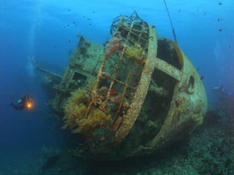 Shipwreck Diving (Photo:girls that scuba)