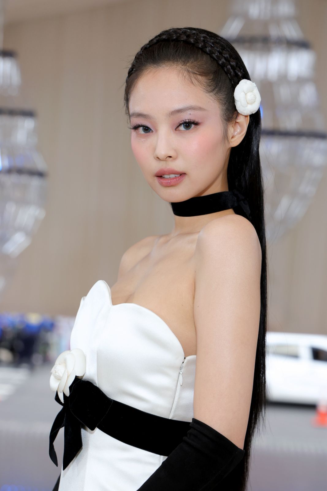 NEW YORK, NEW YORK - MAY 01: Jennie Kim attends The 2023 Met Gala Celebrating "Karl Lagerfeld: A Line Of Beauty" at The Metropolitan Museum of Art on May 01, 2023 in New York City. (Photo by Kevin Mazur/MG23/Getty Images for The Met Museum/Vogue)