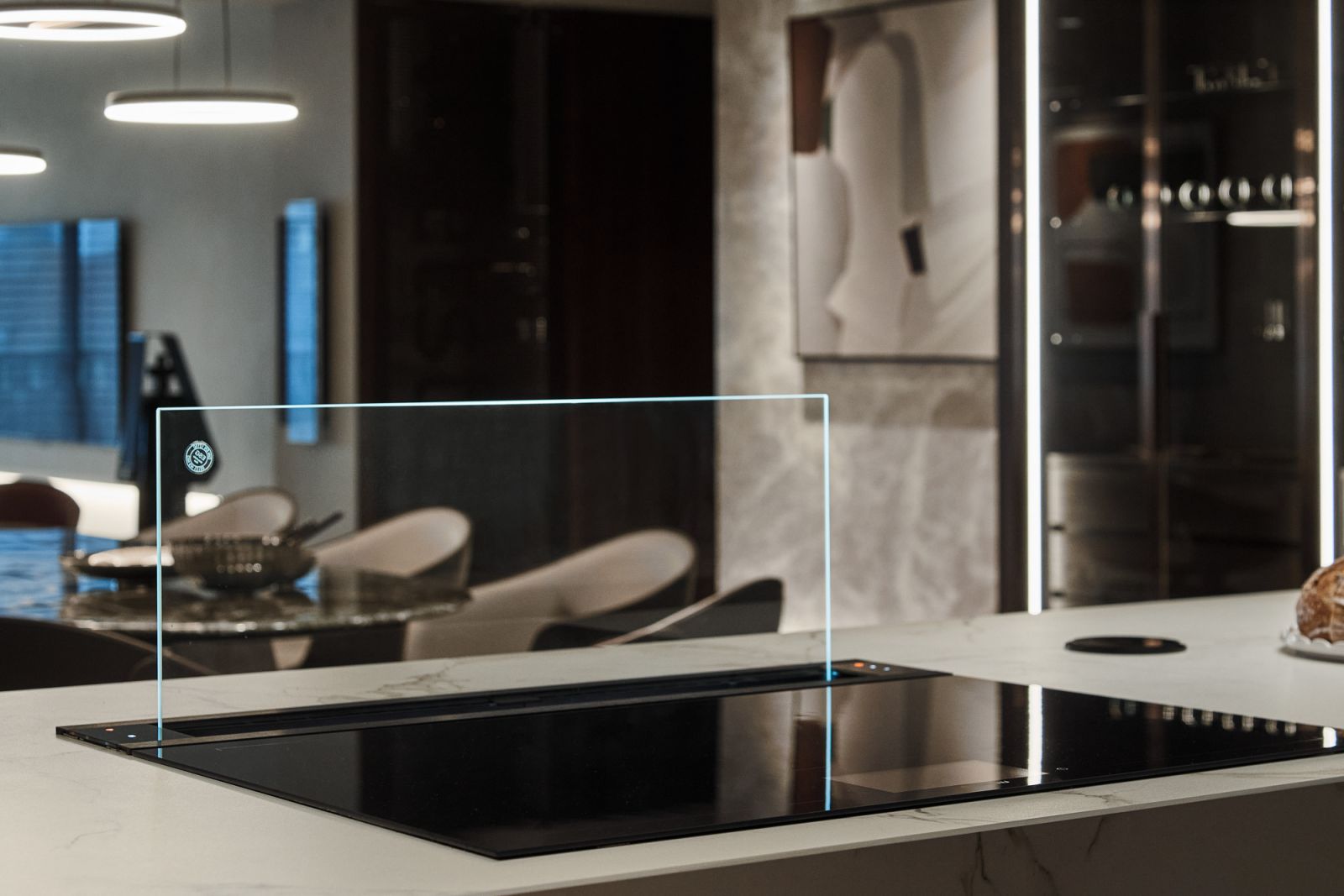 Gaggenau「200系列檯面升降式油煙機」及「400系列全區感應爐」。(Photo:Gaggenau)