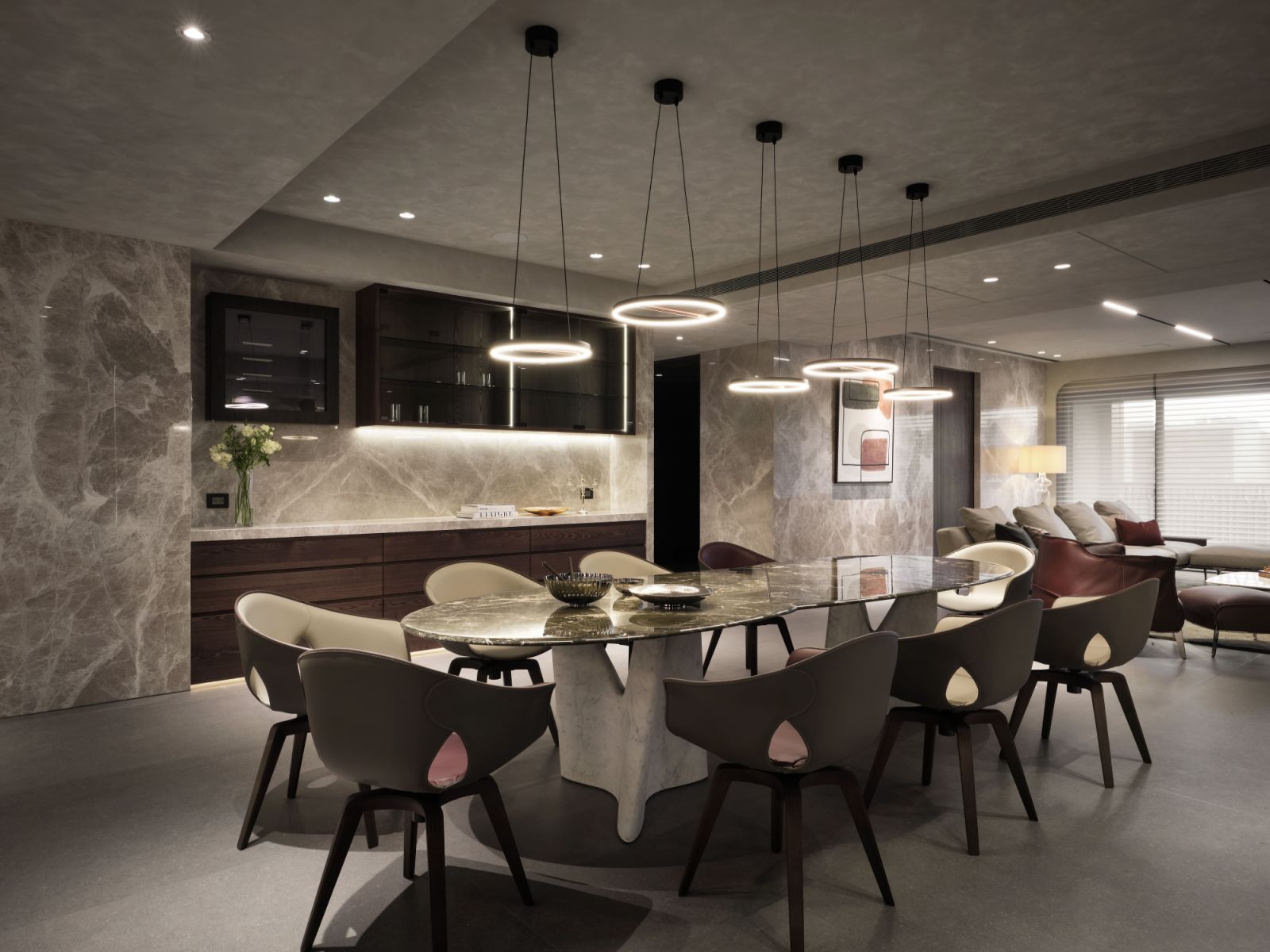 全球僅有8張且標號為8號的義大利「Infinito」大理石餐桌。(Photo:Gaggenau)