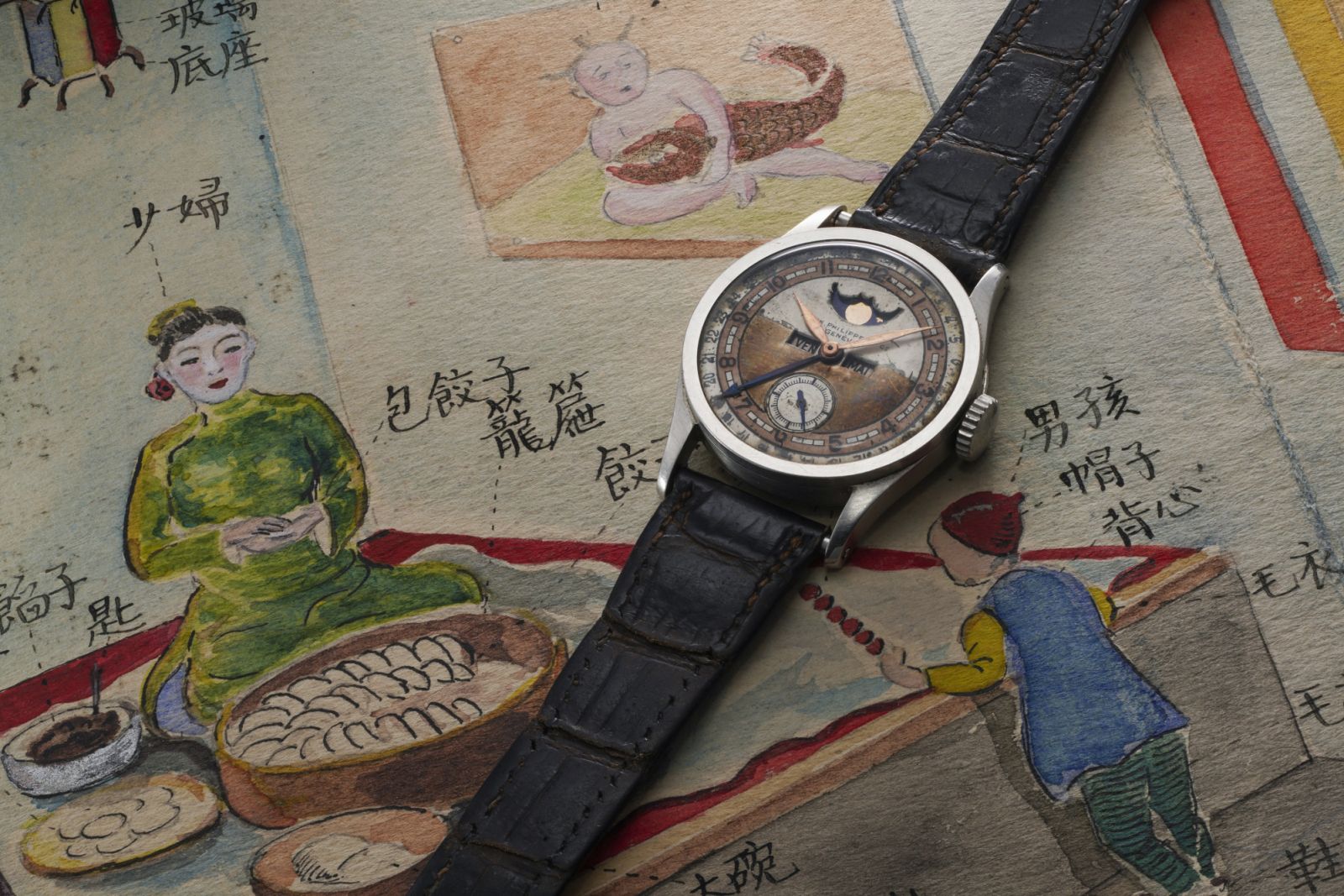 溥儀曾珍藏之百達翡麗型號96 Quantieme Lune,及其內弟郭布羅·潤麒所繪的水墨畫。(Photo by Phillips/Jess Hoffman)