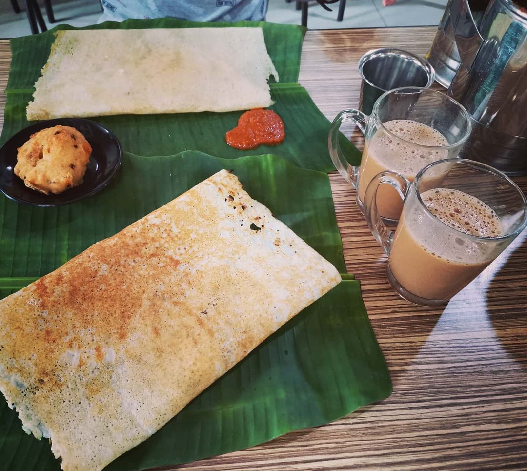 Thosai and ulunthu vadai make up chef Siva's ideal breakfast (Photo: @nanceelim/Instagram)