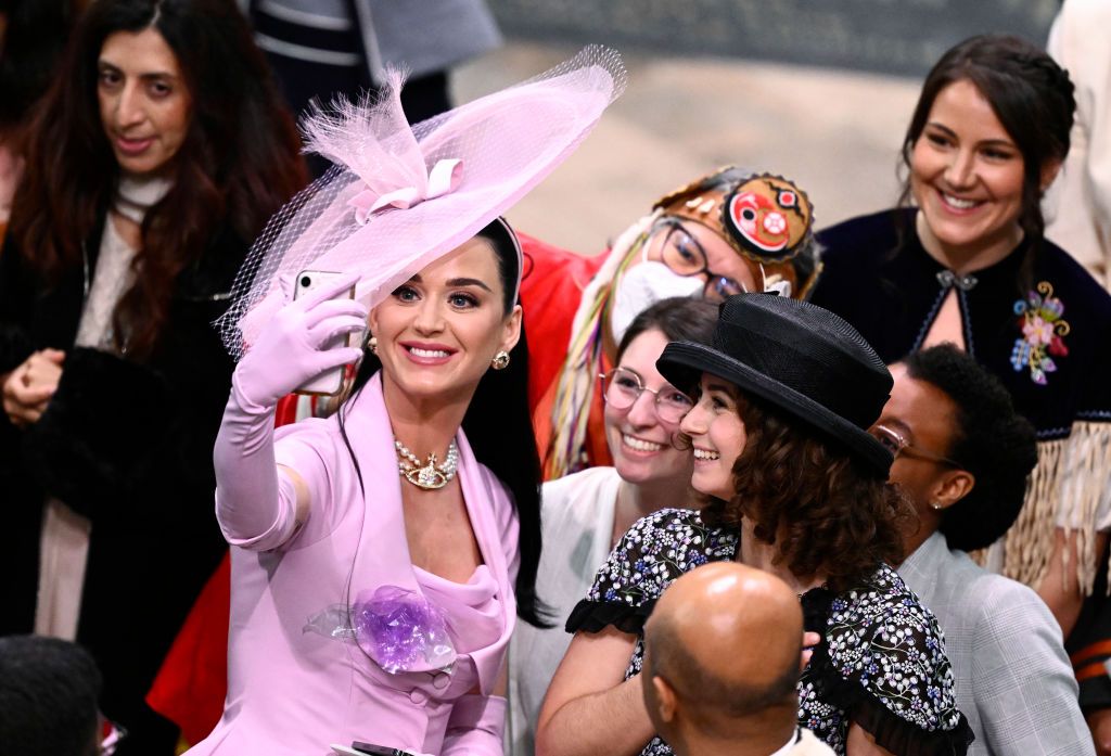 LONDON, ENGLAND - MAY 06: Katy Perry takes selfies with guests during the Coronation of King Charles III and Queen Camilla on May 06, 2023 in London, England. The Coronation of Charles III and his wife, Camilla, as King and Queen of the United Kingdom of Great Britain and Northern Ireland, and the other Commonwealth realms takes place at Westminster Abbey today. Charles acceded to the throne on 8 September 2022, upon the death of his mother, Elizabeth II. (Photo by Gareth Cattermole/Getty Images)