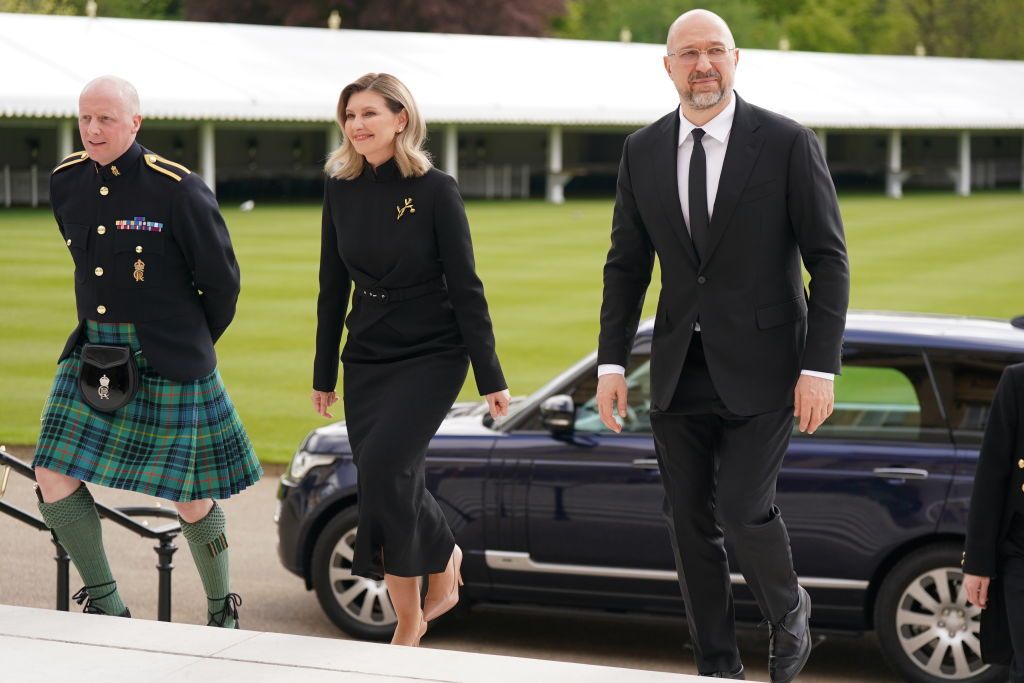 LONDON, ENGLAND - MAY 05: First Lady of Ukraine Olena Zelenska and the Prime Minister of Ukraine, Denys Shmyhal (right) arrive for a reception at Buckingham Palace hosted by King Charles III for overseas guests attending his coronation on May 5, 2023 in London, England. (Photo by Jacob King-WPA Pool/Getty Images)