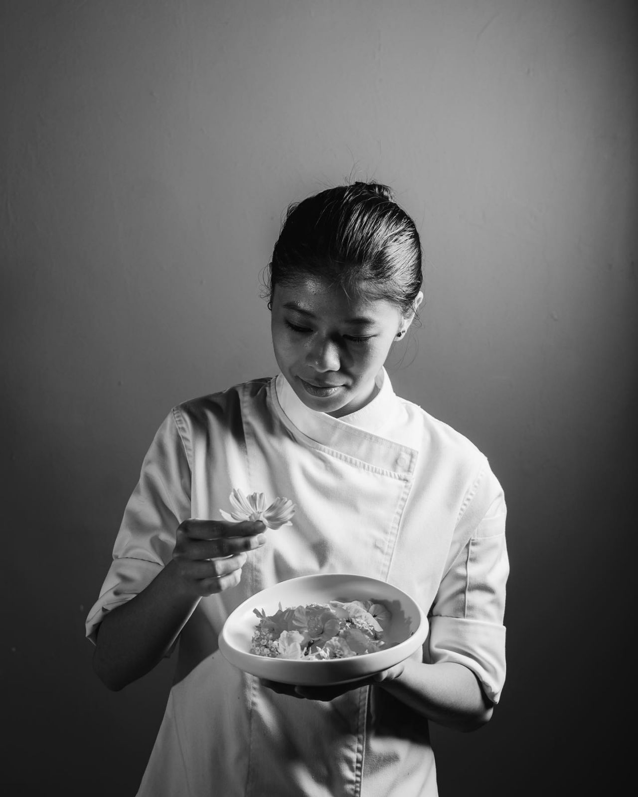 Caitlyn Chong Yi is one of the two pastry chefs at Akâr Dining (Photo: Instagram/@akar.dining)