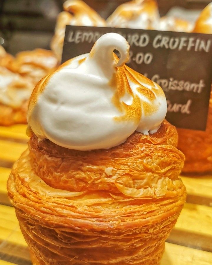 The lemon curd cruffin is just one of the cruffins that Lavie Boulangerie has in its lineup (Photo: Instagram/@mylavieboulangerie)